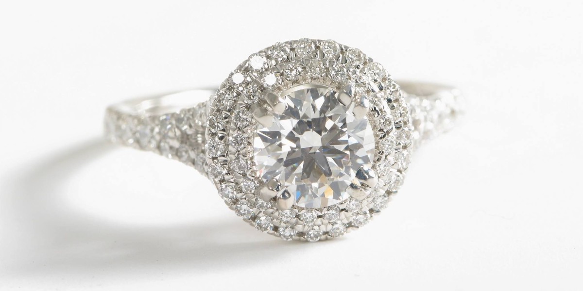 How Can You Choose Round Cut Engagement Rings That Match Your Style and Budget?